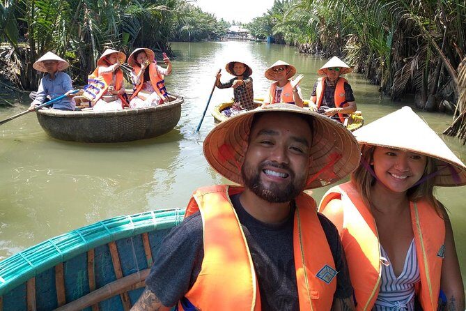 Countryside bike tour, basket boat and cooking class - Morning Start: Getting Out to Tra Que Vegetable Village