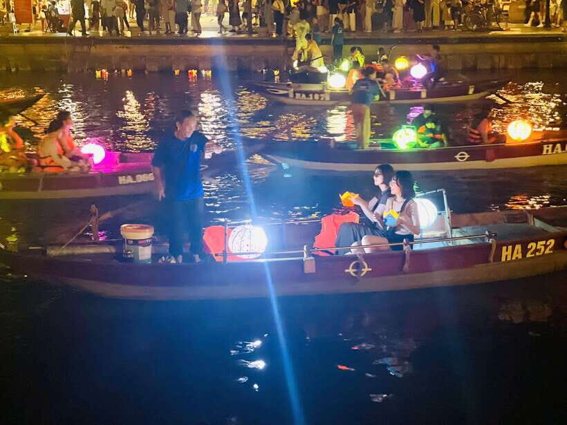 Hoi An: Lantern Boat Ride on the Hoai River - Photo Stop, Free Time, and Scenic Views on the Way