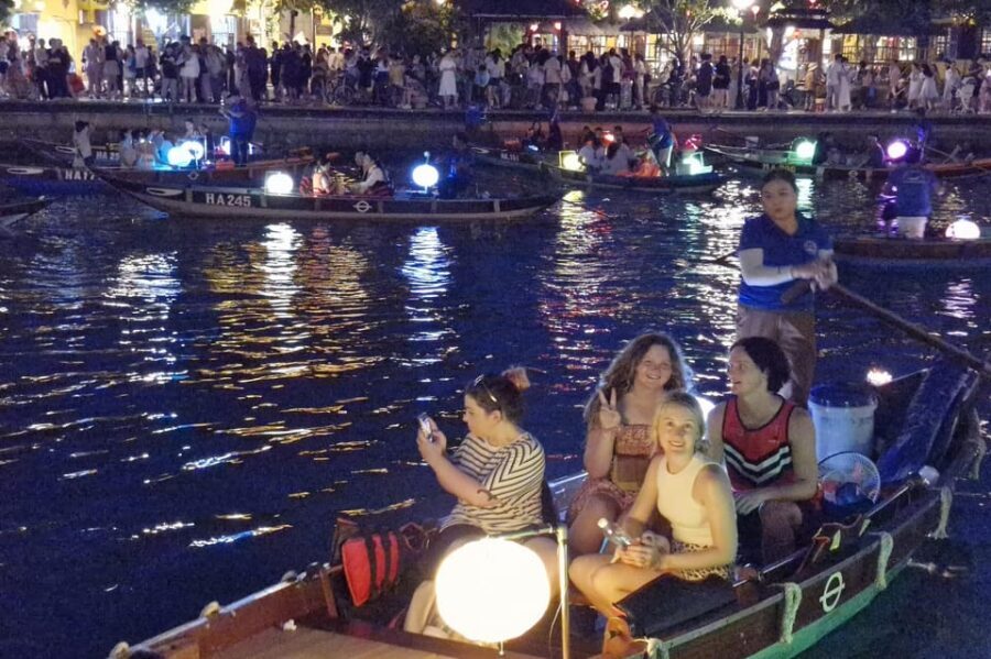 Hoi An : Lantern Boat Ride & Release Lanterns - Price and value: what your $6 really turns into