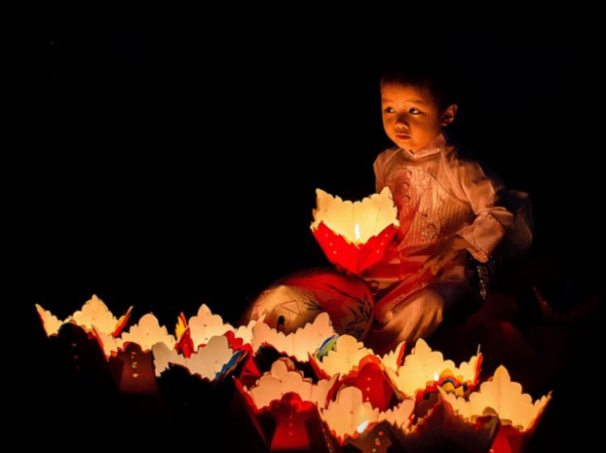 Hoi An: Night Boat Trip and Release Lantern at Hoai River - After the Boat: Night Market and Old Town Stroll Time