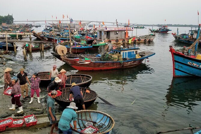 Hoi An Sunrise Private Half Day Tour - Tra Que Vegetable Village at Dawn: Herb Farms With a Living Routine