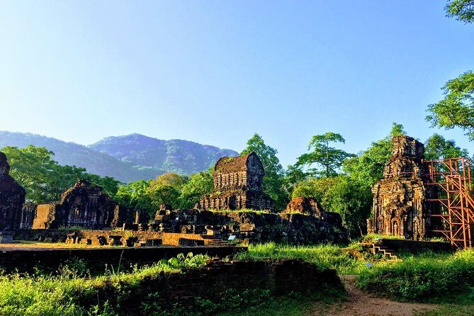 My Son Sanctuary Sunset with insider guide and BBQ boat trip - Food and drinks: what’s included (and what you’ll want to plan for)